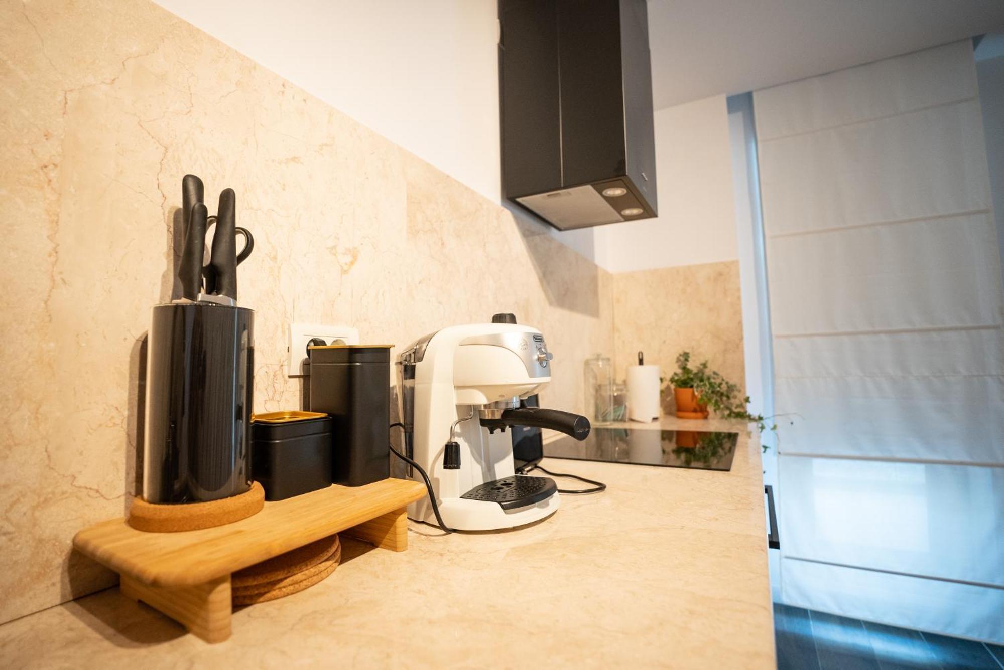 The Level Sanctuary: Free Parking & Netflix Apartamento Bucareste Exterior foto