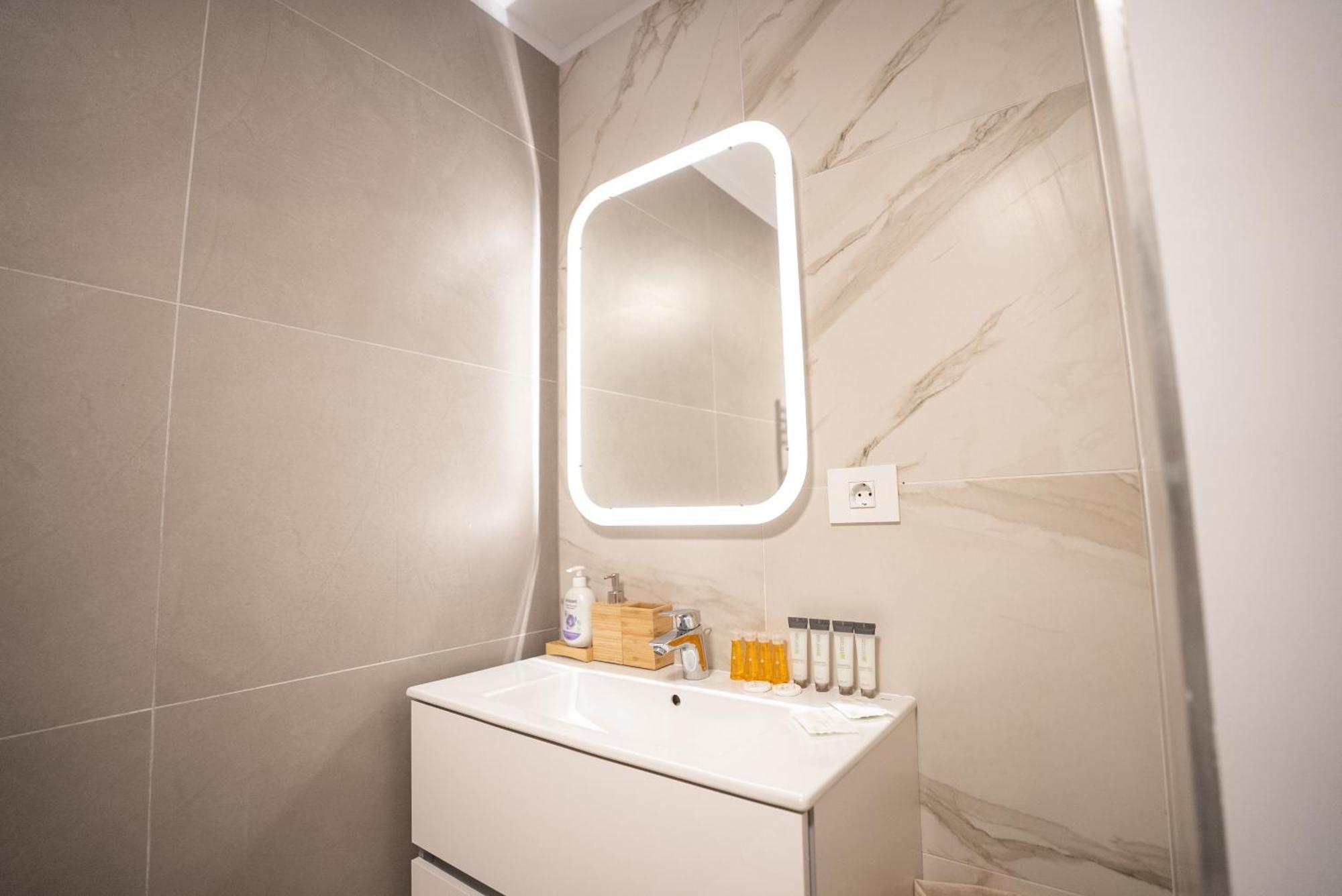 The Level Sanctuary: Free Parking & Netflix Apartamento Bucareste Exterior foto